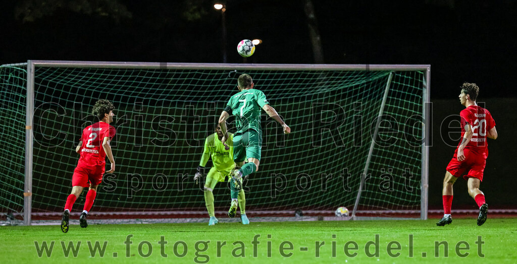 2023-09-01_064_SC_Baldham-Vaterstetten_gegen_TSV_1877_Ebersberg | Vaterstetten, Deutschland, 01.09.2023:
Fußball, Kreisliga 2023 / 2024, 3. Spieltag, SC Baldham-Vaterstetten gegen TSV 1877 Ebersberg, Ergebnis: 1:2

Vasilios Mavrofillidis (SC Baldham-Vaterstetten, #2), Timo Schaller (TSV 1877 Ebersberg, #7), Manuel Rook (SC Baldham-Vaterstetten, #20)

Foto: Christian Riedel / fotografie-riedel.net