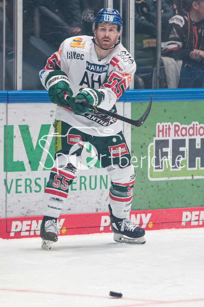 Löwen Frankfurt - Augsburger Panther | David WARSOFSKY (AEV #55) am Puck