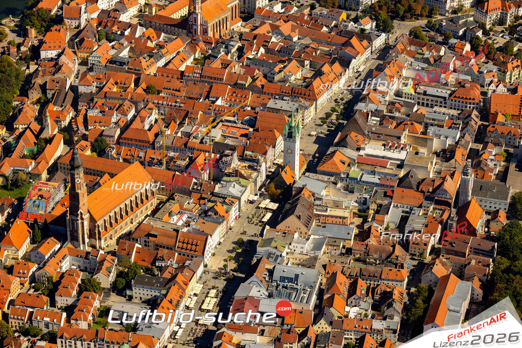 Das Luftbild zeigt : Altstadt historische Gebäude Straubing - Die Luftaufnahme wurde 2023 vom UL-Flugzeug aus erstellt ( keine Drohne ) - Hochauflösende Luftaufnahme - Für grossformatige Ausdrucke geeignet. Die Geschenkidee !Mit Lizenz und Bildrechte bestellbar