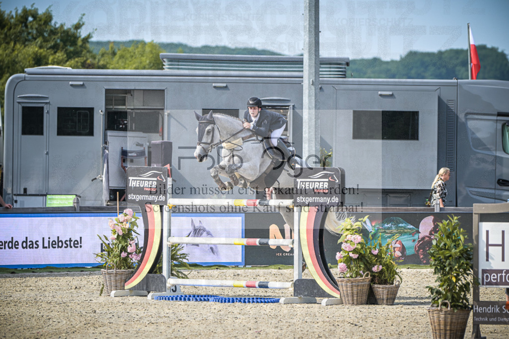 DOS_7611 | Entdecke hochwertige Reitturnierfotos von Foto Oger. Professionell, emotional und authentisch – jetzt Lieblingsmomente im Shop bestellen.Deutschlandweite Turnierfotografie. - Realisiert mit Pictrs.com