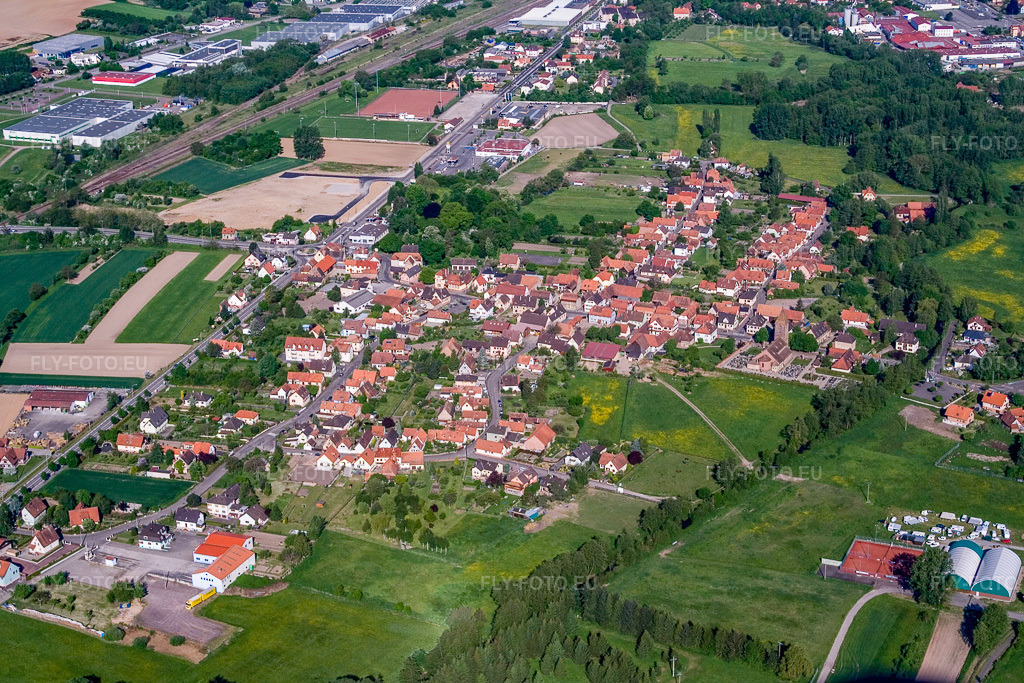Vue aérienne: Vue de la ville depuis l'est à le quartier Altenstadt in Wissembourg dans le département Bas Rhin, France – .Photo: IMG_10786.jpg prise le 12/05/2008 par Werner Riehm/FLY-FOTO.eu – Résolution de l'original: 3456 x 2304 px