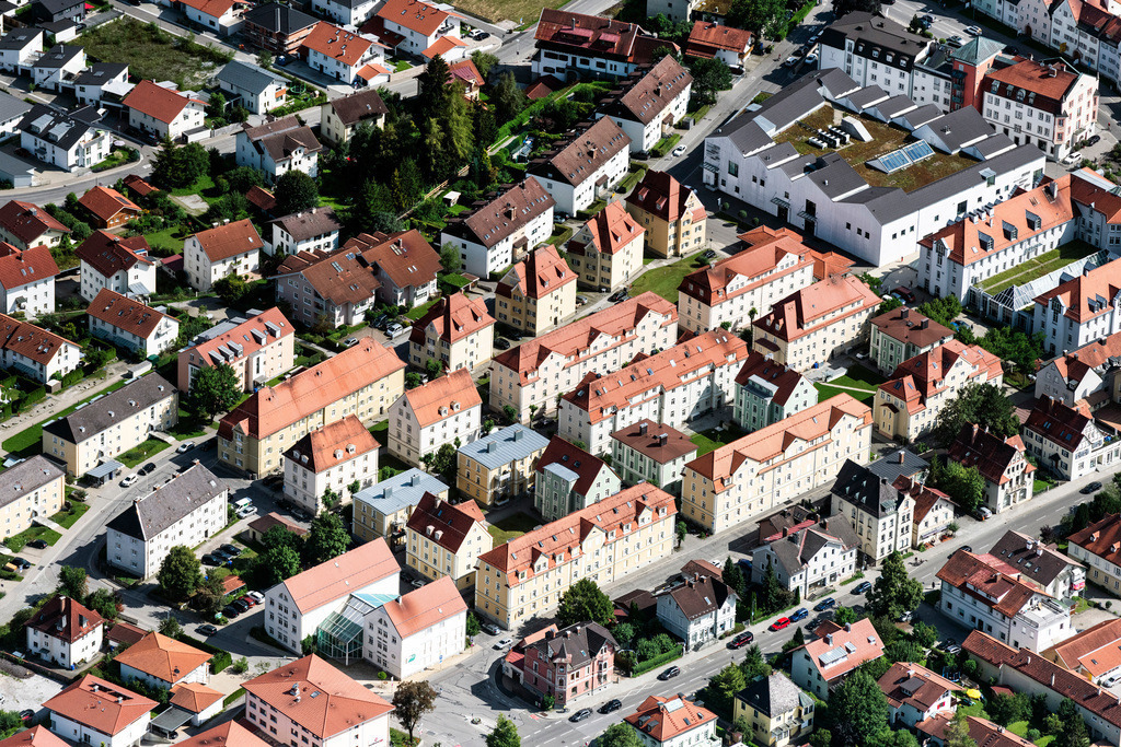 dr__0058136.jpg | FüSSEN 06.08.2020 Wohngebiet der Mehrfamilienhaussiedlung in Füssen im Bundesland Bayern, Deutschland. // Residential area of the multi-family house settlement in Fuessen in the state Bavaria, Germany. Foto: Daniel Reiter