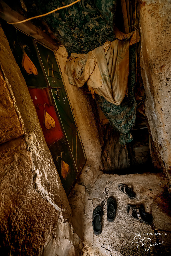 Bergdorf Misfah, Oman | Herzlich willkommen auf meiner Seite! Ich bin Elke Wallnisch, Deine Fotografin für lichtstarke Momente. Der Name steht für alles, was mich mit der Fotografie verbindet: Das Licht und seine machtvolle Wirkung auf eine Situation oder unsere Stimmung - Realisiert mit Pictrs.com