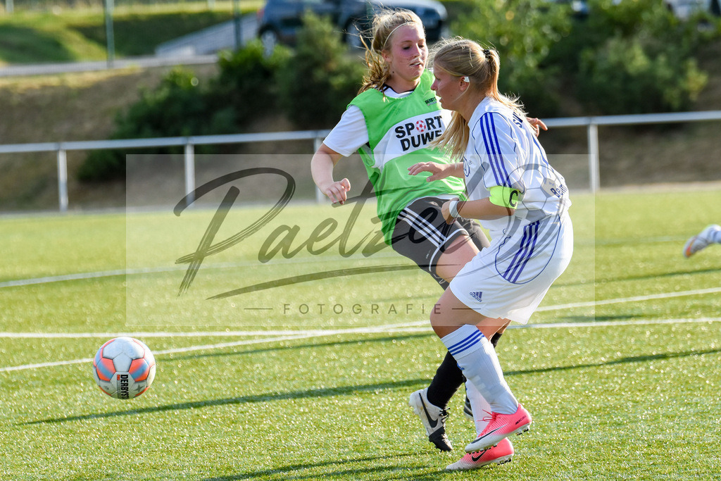 20180811_BORBEL_0017 | Fußball, Frauen:   beim Spiel der 1. Kreisklasse zwischen SG Borgloh/Kloster Oesede vs. SVC Belm-Powe am 11.08.2018 auf dem Kunstrasenplatz Borgloh in Borgloh, Deutschland.(Foto von Nico Paetzel) - Realisiert mit Pictrs.com