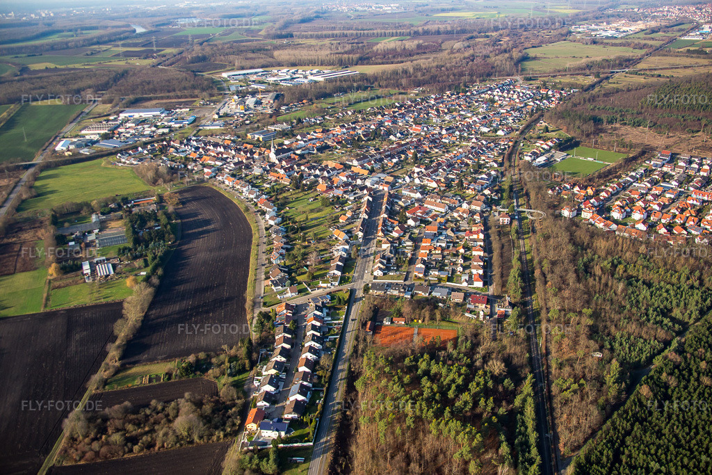 Luftbild: Ortsansicht von Südwesten im Ortsteil Huttenheim in Philippsburg im Bundesland Baden-Württemberg in Deutschland. Foto: IMG_085439.jpg vom 19.12.2015 durch Werner Riehm/FLY-FOTO.de
