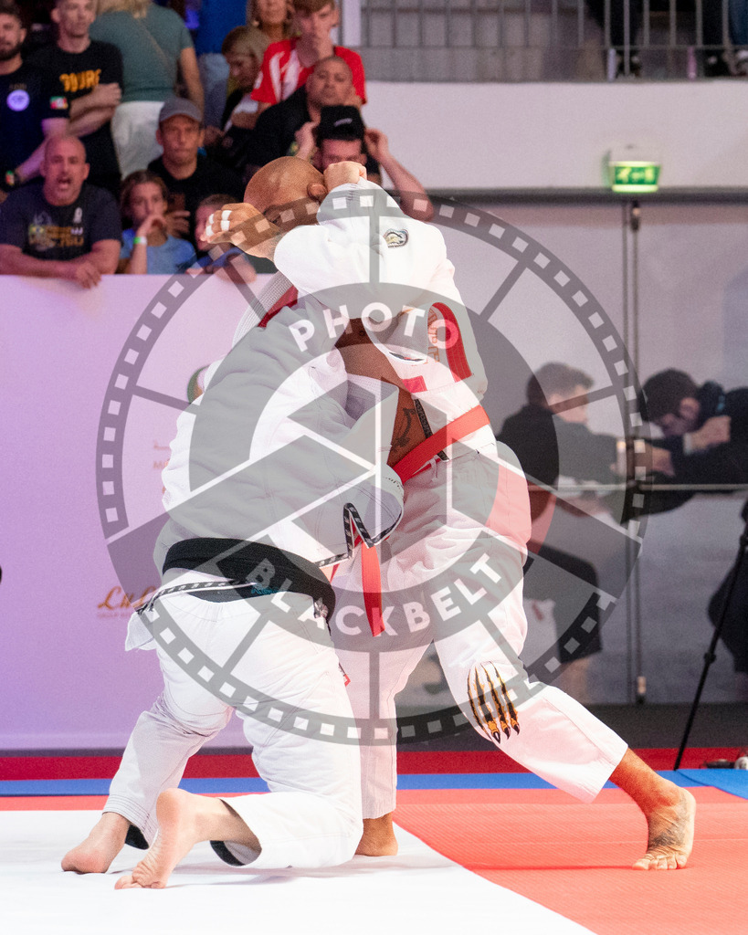 20231107PBB5091 | Fighters compete during the AJP World Master Championship in the Mubadala Arena in Abu Dhabi, Arab United Emirates, on November 7, 2023.