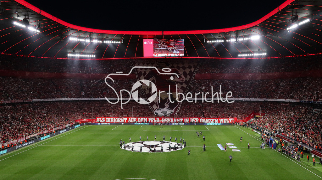 FC Bayern München - Real Madrid | Die Fans des FC Bayern gedenken Franz Beckenbauer mit einer Choreographie vor dem Heimspiel gegen Real Madrid / Choreo / Ultras / Südkurve München / Kaiser Franz / Symbolbild