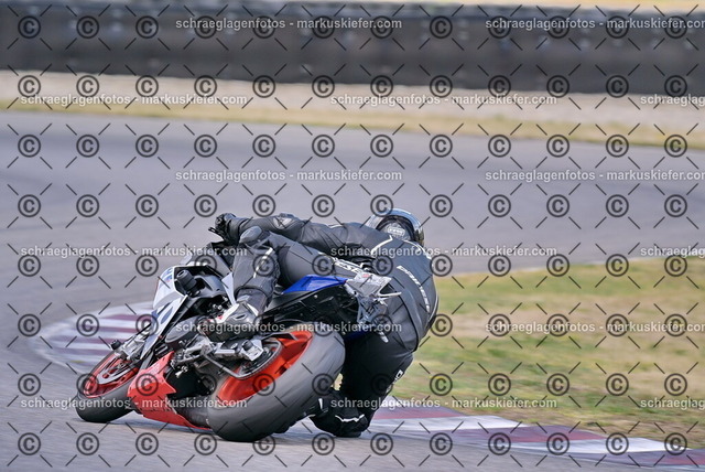 26bt05-1691 | markuskiefer.com - Realisiert mit Pictrs.com