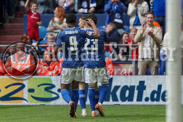 19.04.2026, GER, Fussball, Herren, 2. BL, Saison 2025/2026, FC Schalke 04 - Preußen Münster | Adli Aouchiche (S04) Torjubel, jubelt nach seinem Treffer zum 3:0