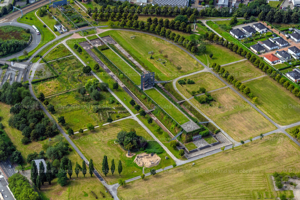 4050175 | OBERHAUSEN 25.08.2021 Parkanlage OLGA-Park im Stadtteil Osterfeld in Oberhausen im Bundesland Nordrhein-Westfalen. // Park area OLGA-Park in the Osterfeld part of Oberhausen in the state of North Rhine-Westphalia. Foto: Gerhard Launer