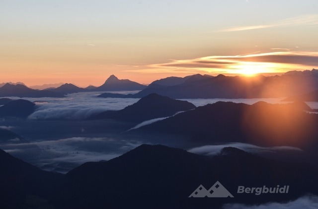Herzogstand 2025-05 | Landschaftsfotografie Berge Mountain Landscape FotografieNatur Bilder Buidl Bergbuidl Bayern Heimat BergfotografieSonnenaufgang Sonnenuntergang Hobbyfotograf Bilderverkauf Leinwand - Realisiert mit Pictrs.com