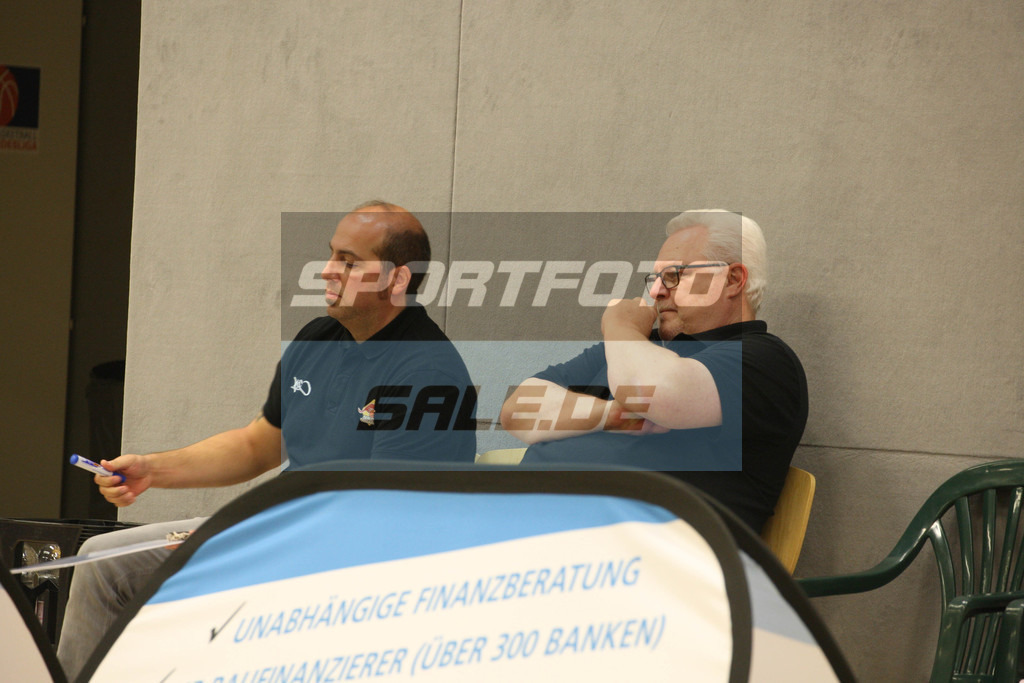 Iserlohn Kangaroos - Phoenix Hagen | Trainer Dennis Shirvan und Manager Michael Dahmen - Realisiert mit Pictrs.com