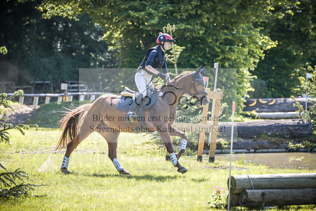 DOS_6594 | Entdecke hochwertige Reitturnierfotos von Foto Oger. Professionell, emotional und authentisch – jetzt Lieblingsmomente im Shop bestellen.Deutschlandweite Turnierfotografie. - Realisiert mit Pictrs.com