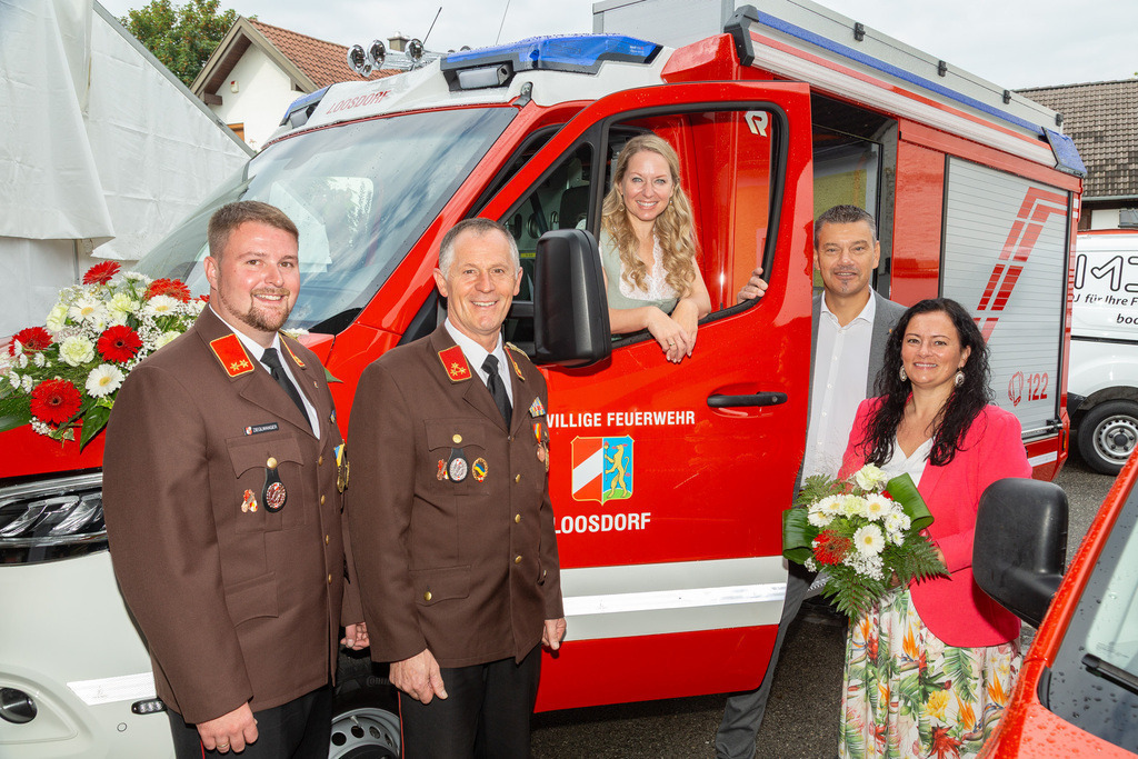 56_Gruppenfotos_056 | Fotodoku der Festmesse im FF-Haus Loosdorf anlässlich der Fahrzeugweihe und in Dienststellung der neuen Einsatzfahrzeuge der FF-Loosdorf.