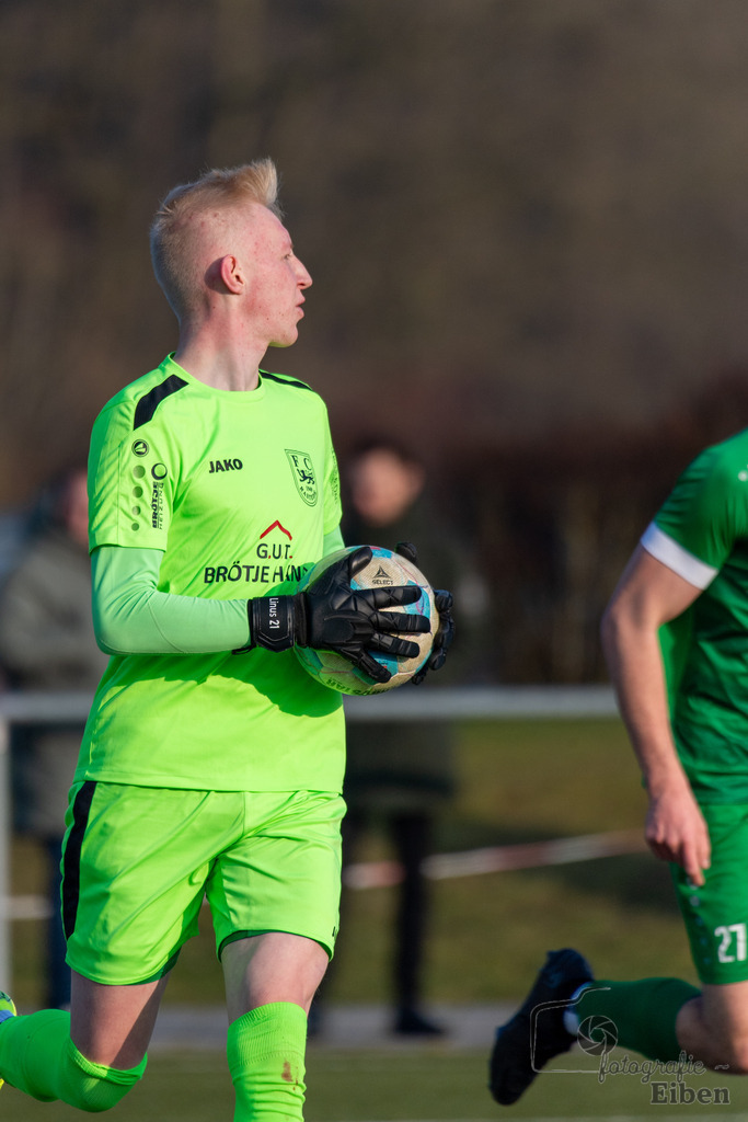 FC Rastede-Hansa Friesoythe | FC Rastede (blau)-Hansa Friesoythe (grün) am 09.02.2025 in Rastede (Sportanlage Kötterswegs), Photo: Philip Eiben 2025 - Realisiert mit Pictrs.com