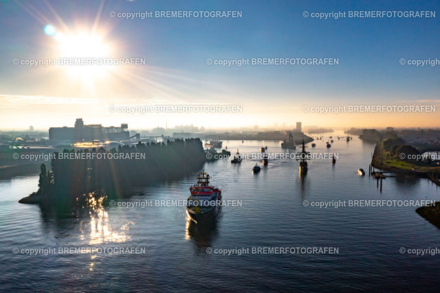DJI_0185 | 30.09.2022 Drohnenaufnahmen Dt. Schifffahrtstag 2022 Bremen Wendebecken / Weser
