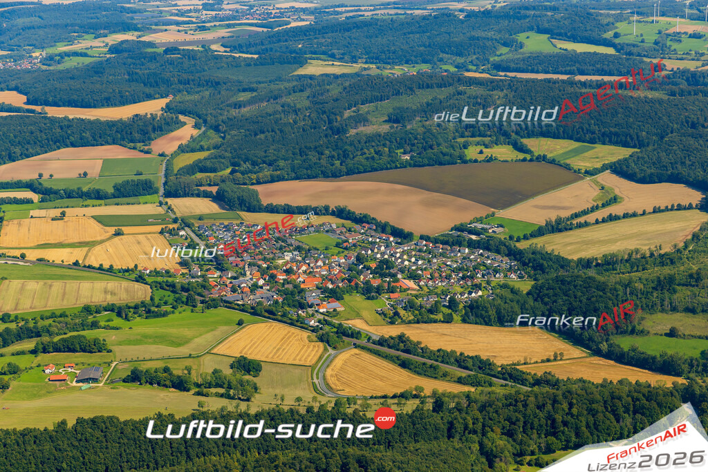 Luftaufnahme Reelsen Bad Driburg - Die Luftaufnahme wurde 2025 vom UL-Flugzeug heraus erstellt ( ohne Drohne ) - Hochauflösende Luftaufnahme - für professionelle Ausdrucke geeignet. Die Geschenkidee !Mit Lizenz und Bildrechte bestellbar