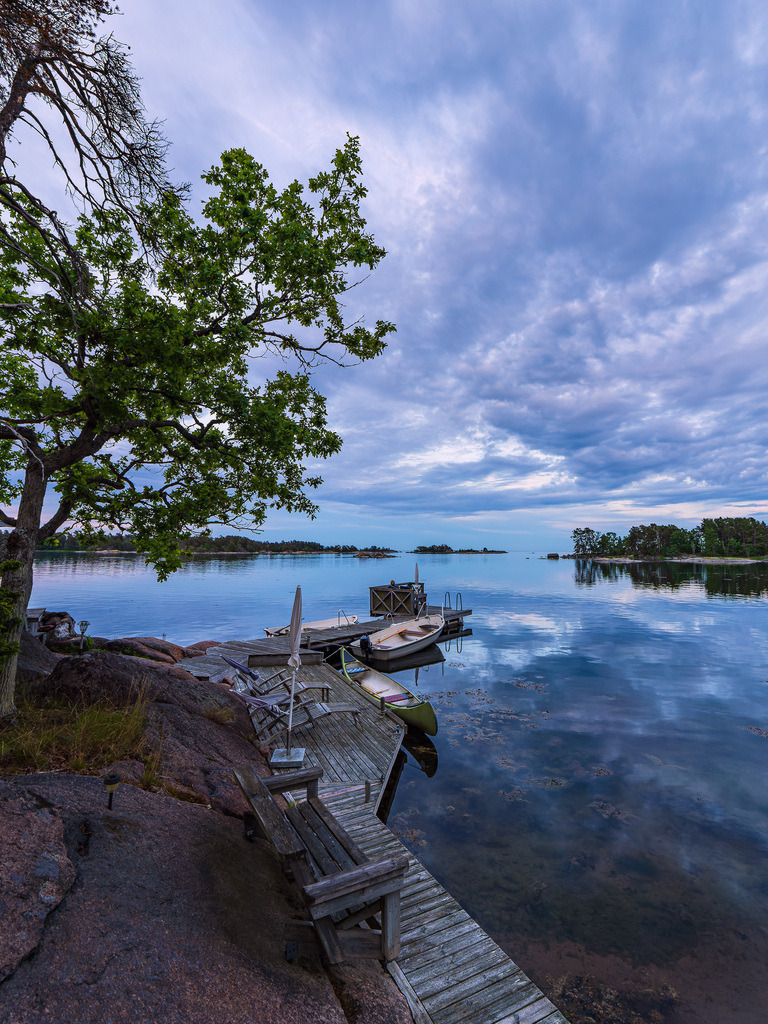 Ostseeküste mit Anlegestelle und Boote bei Oskarshamn in Schweden | Ostseeküste mit Anlegestelle und Boote bei Oskarshamn in Schweden.