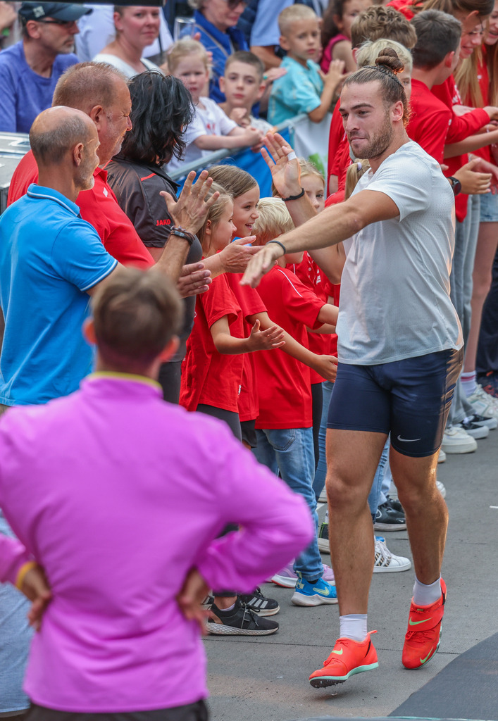 top-top.de-250828-119 | Foto, Video, Fotografie, Videografie, Fotobox, DJ, Discjockey, Musik, Musikbox, Veranstaltung, Photobooth, Amazon, Ebay, Buchtipp, Bestseller, Autor, Verlag, Buch, Wesel, Hamminkeln, NRW, Dinslaken, Rees, Drohne, Hochzeit, Party, Fotobox, Wesel, Fotograf