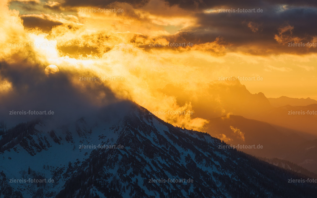 Der Ochsenkamp mit der Zugspitze im Hintergrund | Der Ochsenkamp mit der Zugspitze im Hintergrund - Realisiert mit Pictrs.com