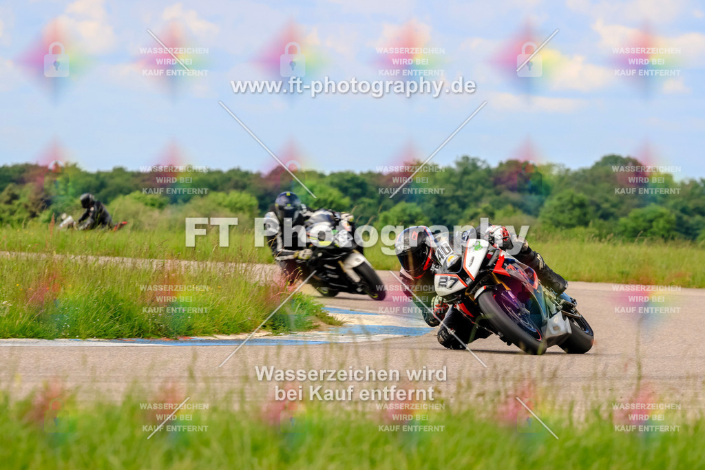 MotoTeam-1227 | Hier findet Ihr Bilder von Touristenfahrten auf der Nürburgring Nordschleife oder von anderen Veranstaltungen die ich besucht habe. Viel Spass beim Durch Schauen 