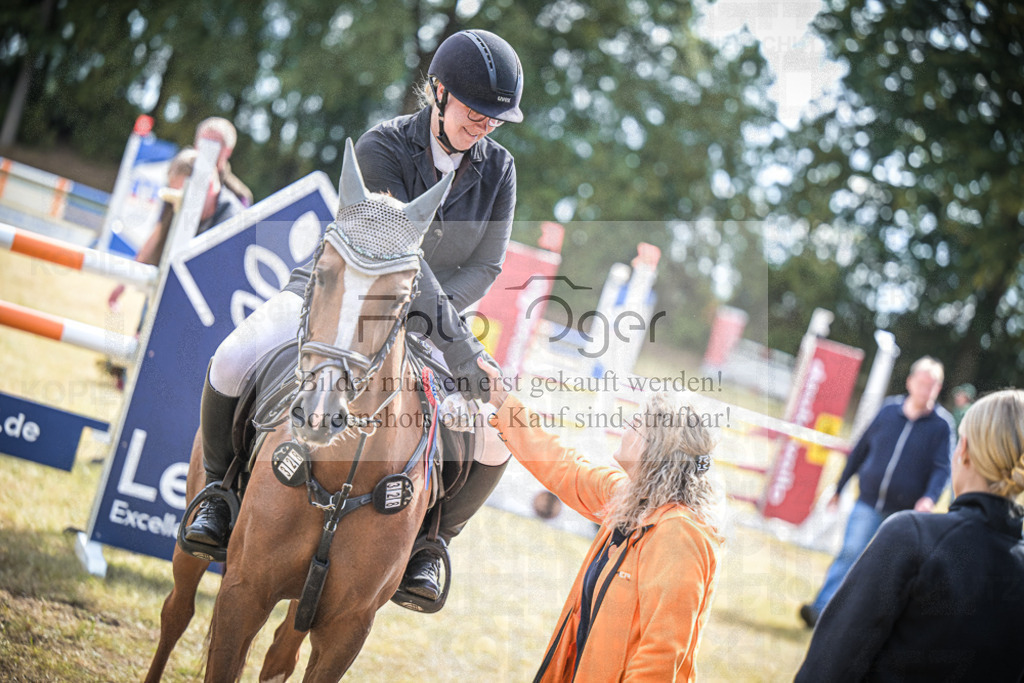 DOS_0062 | Entdecke hochwertige Reitturnierfotos von Foto Oger. Professionell, emotional und authentisch – jetzt Lieblingsmomente im Shop bestellen.Deutschlandweite Turnierfotografie. - Realisiert mit Pictrs.com