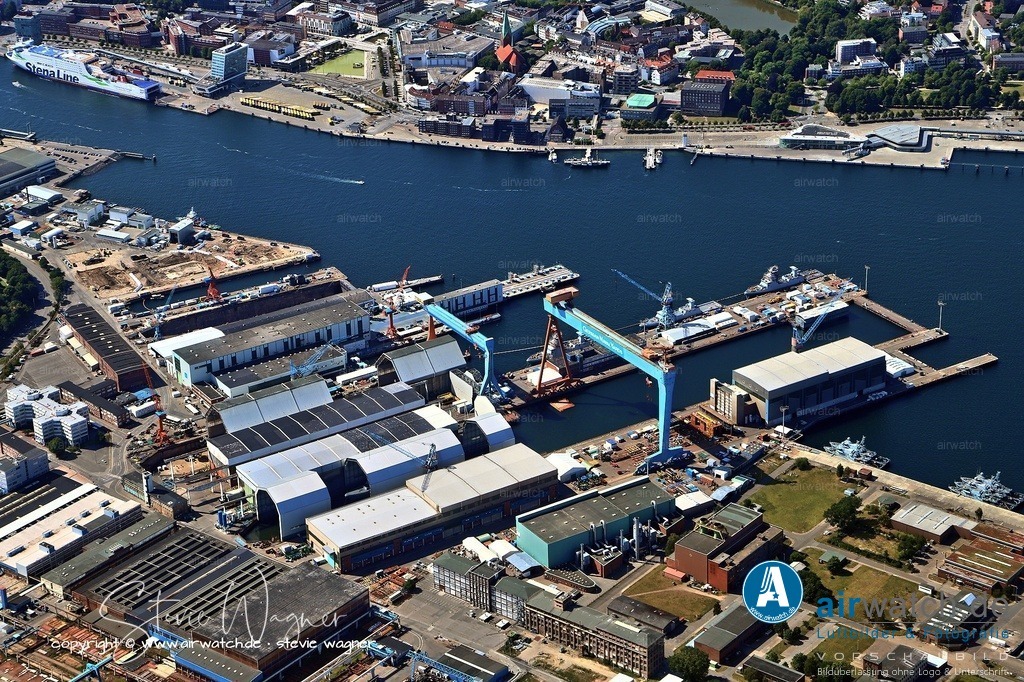 Luftbild Kiel Hafen - Gorch Fock | Historische Stätten am Hafen - Gorch Fock: Der Heimathafen des bekannten Segelschulschiffs der Marine ist der Stützpunkt in der Kieler Wik. 