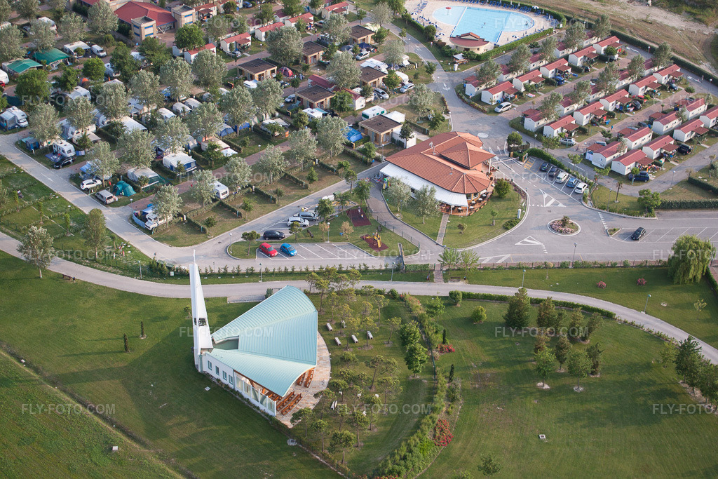 Aerial view: View of the town in Caorle in the state Veneto, Italy.Photo: IMG_50282.jpg taken on 06/07/2012 by Werner Riehm/FLY-FOTO.comResolution of the original: 4752 x 3168 px