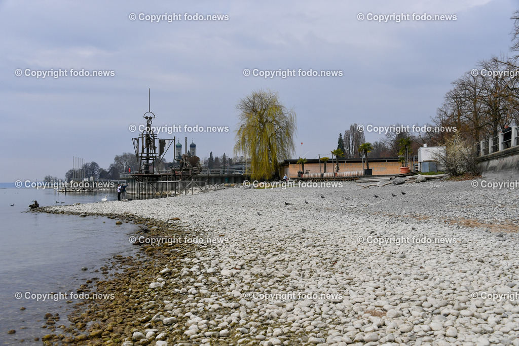 Deutschland_ Baden-Wuerttemberg Friedrichshafen am Bodensee_ 28.03.2025-12 | 28.03.2025, Deutschland, GER, Baden Wuerttemberg, Friedrichshafen am Bodensee, im Bild Stadtansichten, Uferpromenade, Niedrigwasser, See, Ufer, Trockenheit, Niederschlag, Feature, Travel, Tourismus, Bodensee