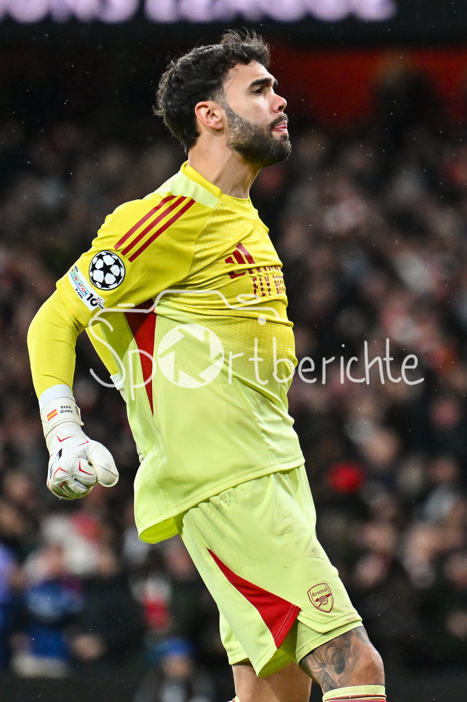 Arsenal FC - FC Bayern München | LONDON, ENGLAND - 26. NOVEMBER: Jubel von David RAYA (Arsenal FC 1) nach dem Treffer zum 2-1 durch Noni MADUEKE (Arsenal FC 20) / Tor / Torschuetze / Freude / Happy beim Ligaspiel zwischen Arsenal London und dem FC Bayern München am 5. Spieltag der UEFA Champions League im Emirates Stadium am 26.11.2025