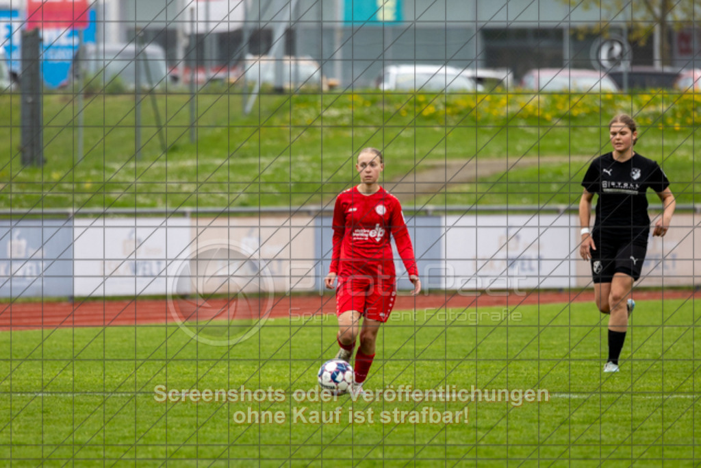 20250426_141637_0197 | #,1.FC Donzdorf (rot) vs. FC Wittlingen (schwarz), Fussball, EnBW-Oberliga B -Juniorinnen, 20. Spieltag, Saison 2024/2025, Rasenplatz, Lautertal Stadion, Süßener Straße 16, 73072 Donzdorf, 26.04.2025 - 14:00 Uhr,Foto: PhotoPeet-Sportfotografie/Peter Harich