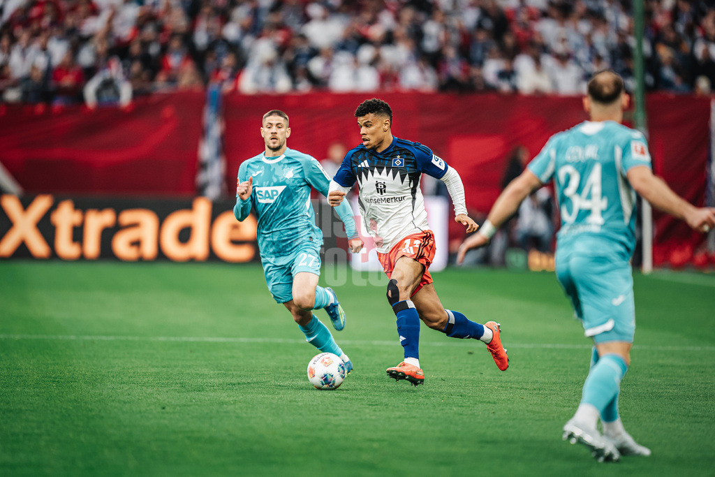 Fußball | Männer | Saison 2025/2026 | 1. Fußball-Bundesliga | 31. Spieltag | Hamburger SV vs. TSG Hoffenheim | 25.04.2026 | Ransford-Yeboah Königsdörffer (#11, HSV) am Ball