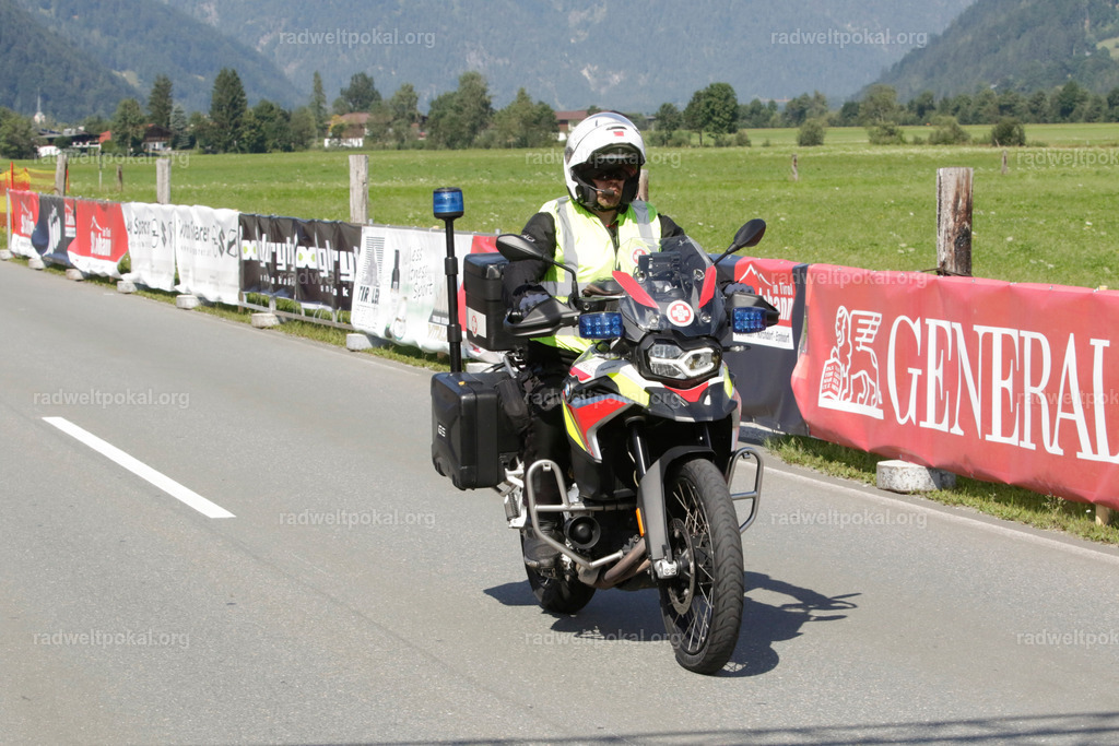 1178_20230817_Bewerb_Maenner_Muehlanger | AUT - OESTERREICH, 2023-08-16: SPORT RENNRAD-FAHREN - 55. INTERNATIONALER RADWELTPOKAL IN ST. JOHANN IN TIROL  - Vintage-Radrennen mit WM-Bronze-Medaillen-Siegerin Christina Schweinberger, den Teilnehmer und Alexander Baumann (vom Orginastions-Team) - TAG 2 BEWERB MAENNER IN SECHS GRUPPEN  ; Foto: Roland Muehlanger