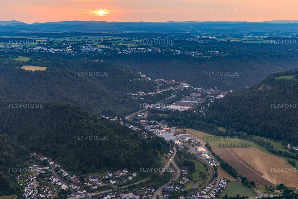 Luftbild: Neckartal aus Südosten am Abend im Ortsteil Altoberndorf in Oberndorf im Bundesland Baden-Württemberg in Deutschland. Foto: IMG_148692.jpg vom 25.06.2025 durch Werner Riehm/FLY-FOTO.de