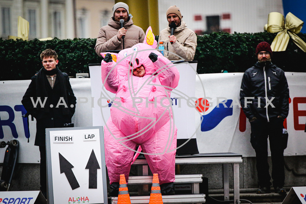 ..... | AUSTRIA, Wels, 31.12.24, SPARKASSE SILVESTERLAUF 2024, Image shows: Photo: Wapics / Andreas Willdoner