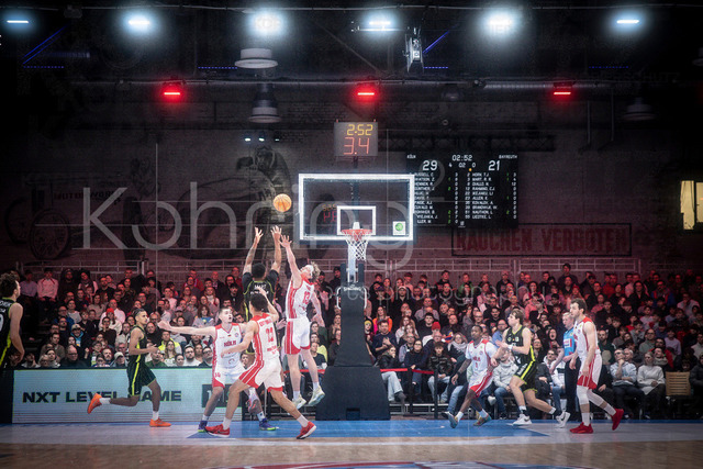 Barmer 2. Basketball Bundesliga ProA: Rheinstars Koeln vs. BBC Bayreuth, 11.01.26 | Köln, 11.01.26 - Rayshawn Mart (BBC Bayreuth,3), Adam John Paige (RheinStars Köln, 13, PF), Justin Onyejiaka (RheinStars Köln, 22, SF), Marko Cuvalor(RheinStars Köln, 14, C) während des Spiels der Barmer 2. Basketball Bundesliga ProA: Rheinstars Koeln vs. BBC Bayreuth in der Motor World in Köln.