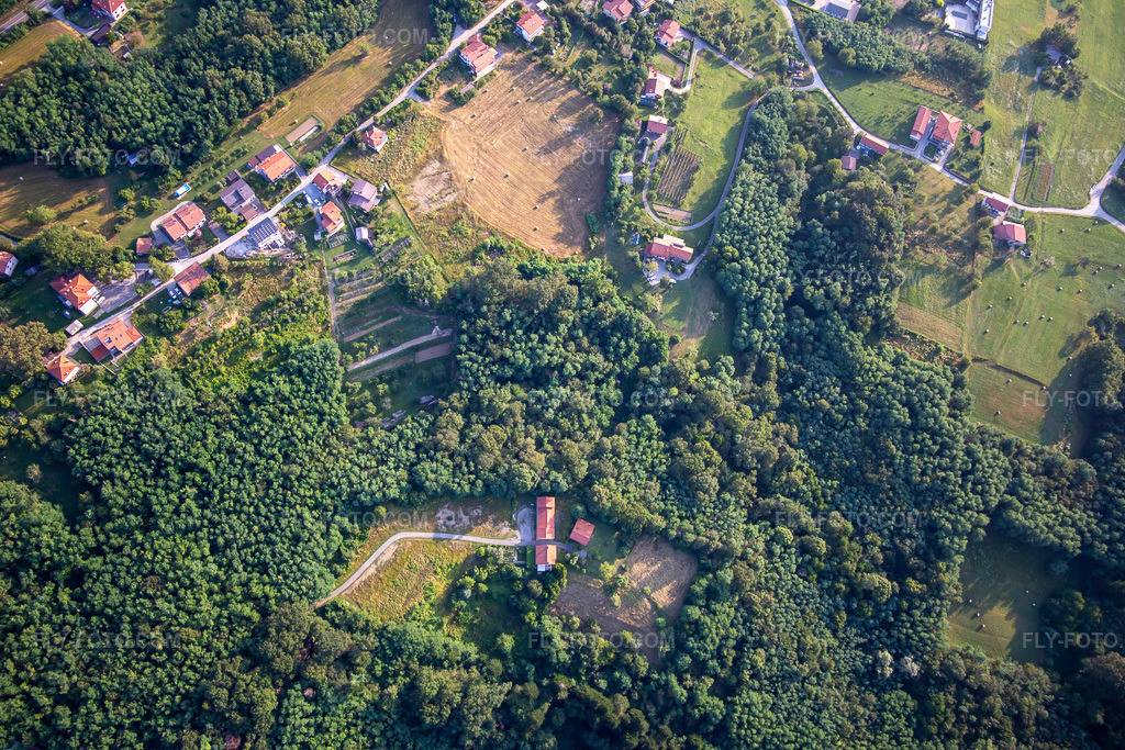 Aerial view: View of the town in the district Rosenthal in Nova Gorica in the state Slovenia, Slovenia. – Photo: IMG_137632.jpg taken on 07/16/2023 by Werner Riehm/FLY-FOTO.com – Resolution of the original: 5472 x 3648 px