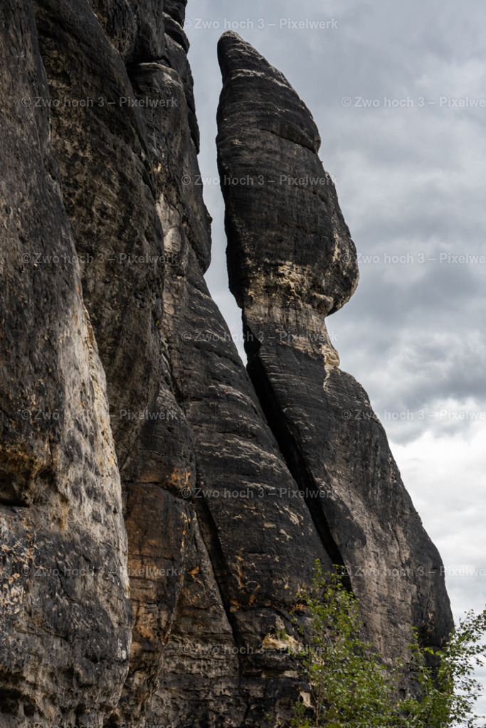 Frienstein_Felsnadel_Felswand_Verwitterung | 2022-09-02_Waldbrandgebiete_2 - Realisiert mit Pictrs.com