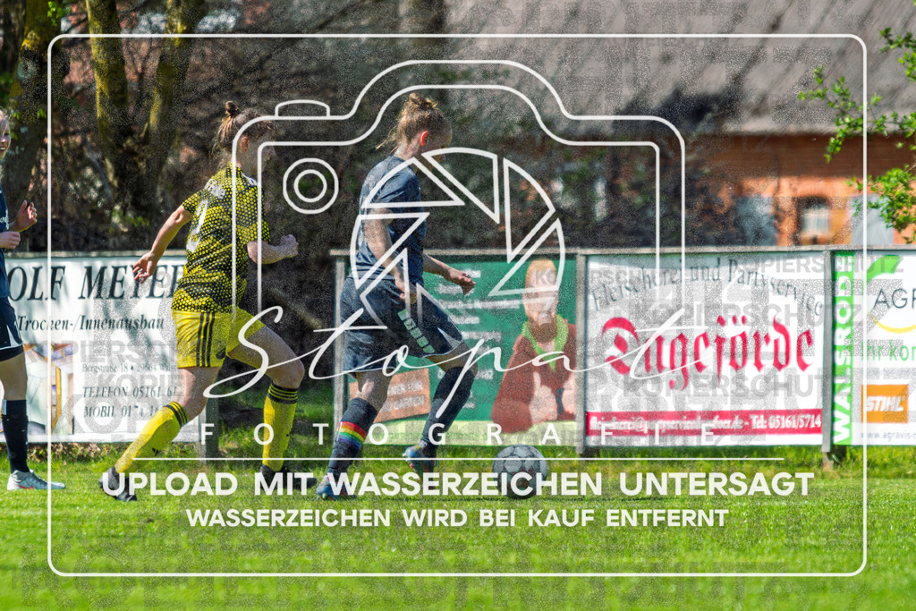 Kreisliga Damen HKCE - SG Fulde vs. Sportfreunde Bispingen | Lucie Hankemeyer (Sportfreunde Bispingen #13); Kreisliga Damen HKCE - SG Fulde vs. Sportfreunde Bispingen am 26.04.2026 in Zentralstadion, Fulde - Realisiert mit Pictrs.com