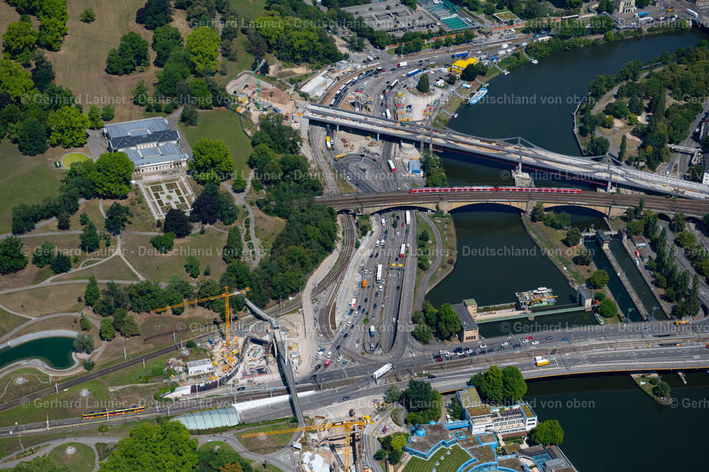 4034528 | STUTTGART 22.07.2020 Baustelle mit Tunnelführungsarbeiten für die Streckenführung und den Verlauf des " B10-Rosensteintunnel " an der Neckartalstraße im Ortsteil Neckarvorstadt in Stuttgart im Bundesland Baden-Württemberg, Deutschland. Weiterführende Informationen bei: Ed. Züblin AG,  Marti GmbH Deutschland,  WOLFF &amp; MÜLLER Holding GmbH &amp; Co. KG. // Construction site with tunnel guide for the route of " B10-Rosensteintunnel " on Neckartalstrasse in the district Bad Cannstatt in Stuttgart in the state Baden-Wurttemberg, Germany. Further information at: Ed. Zueblin AG,  Marti GmbH Deutschland,  WOLFF &amp; MUeLLER Holding GmbH &amp; Co. KG. Foto: Gerhard Launer