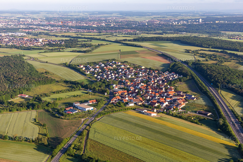 Luftbild: Ortsteil Weyer im Ortsteil Weyer in Gochsheim im Bundesland Bayern in Deutschland. Foto: IMG_127034.jpg vom 13.06.2021 durch Werner Riehm/FLY-FOTO.de