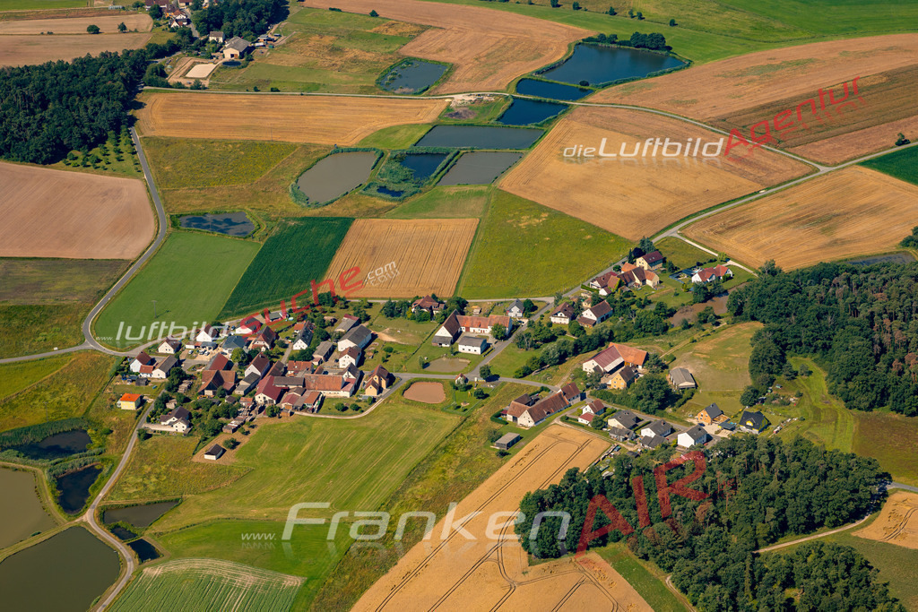 lappach-hoechstadt-an-der-aisch-luftaufnahme-2624-jahr-2024 | Das Luftbild zeigt : Lappach Höchstadt an der Aisch - Die Luftaufnahme wurde 2024 vom UL-Flugzeug aus erstellt ( keine Drohne ) - Hochauflösende Luftaufnahme - Für grossformatige Ausdrucke geeignet. Die Geschenkidee !Mit Lizenz und Bildrechte bestellbar