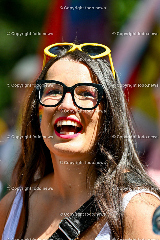 Linzpride 2024_ 06.07.2024-142 | 06.07.2024, Linz, AUT, Linzpride 2024, im Bild Teilnehmer an der Linz Pride 2024