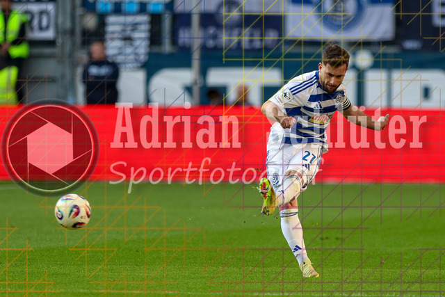 22.03.2026, GER, Fussball, Herren, 3. Liga, Saison 2025/2026, MSV Duisburg - 1860 München | Can Coskun (MSV Duisburg) in Aktion am Ball, Einzelaktion 