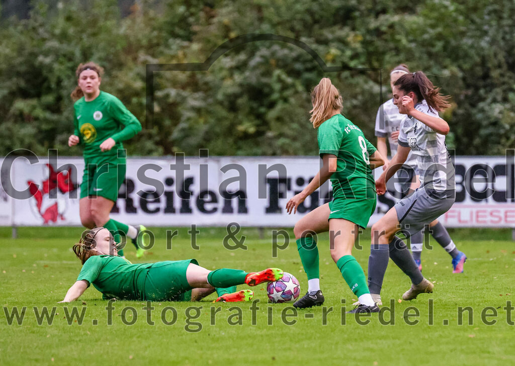 2023-10-07_077_FC_Forstern_gegen_TSV_Schwaben_Augsburg | Forstern, Deutschland, 07.10.2023:
Fußball, Frauen Bayernliga 2023 / 2024, 6. Spieltag, FC Forstern gegen TSV Schwaben Augsburg, Endergebnis: 1:6

Katia Ludwig Lasa (FC Forstern, #6), Jacqueline Wilhelm (FC Forstern, #8)

Foto: Christian Riedel / fotografie-riedel.net