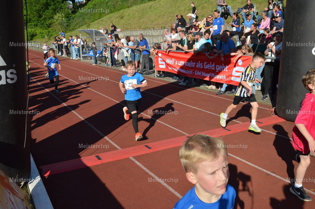 18-13-19_ | Meisterchip Fotoshop - Realisiert mit Pictrs.com