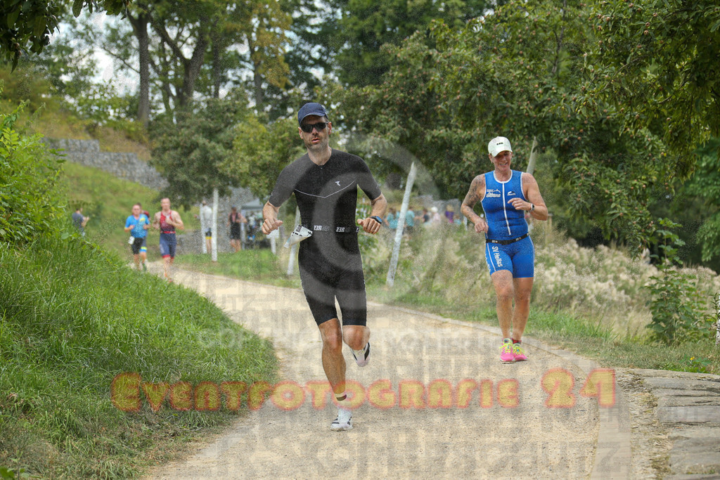 250824_1344_EX1_3465 | Sportfotografie im Rhein-Sieg Kreis, Köln, Bonn, NRW, Rheinland Pfalz, Hessen, etc. Unser Tätigkeitsfeld umfasst den Laufsport vom Volkslauf über den Marathon, Duathlon, Triathon bis zum Ultralauf wie Kölnpfad Ultra oder Schindertrail.