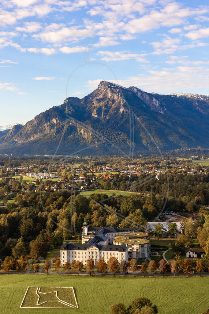 Salzburg mit Blick zum Untersberg | Bei Veröffentlichung des Bildes ist eine Namensnennung wie folgt erforderlich: 
Foto: Mostdirn Irmgard Wieser - Realisiert mit Pictrs.com