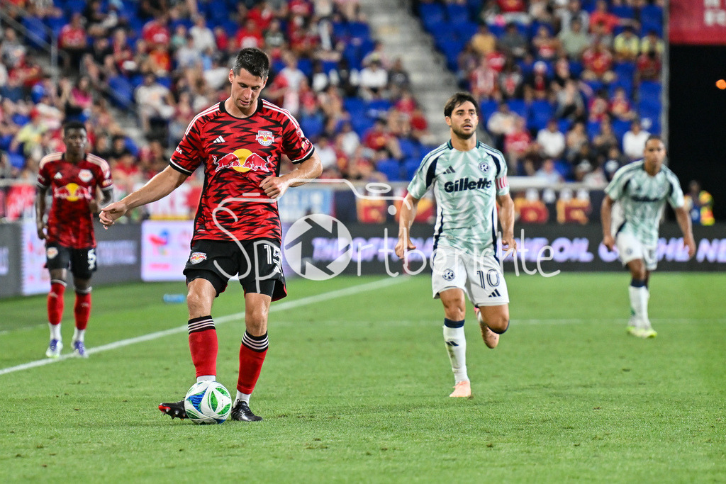 New York Red Bulls - New England Revolution | am Ball Sean NEALIS (New York 15) / Einzelfoto / Freisteller / Major League Soccer: New York Red Bulls - New England Revolution, Red Bull Arena am 16.07.2025