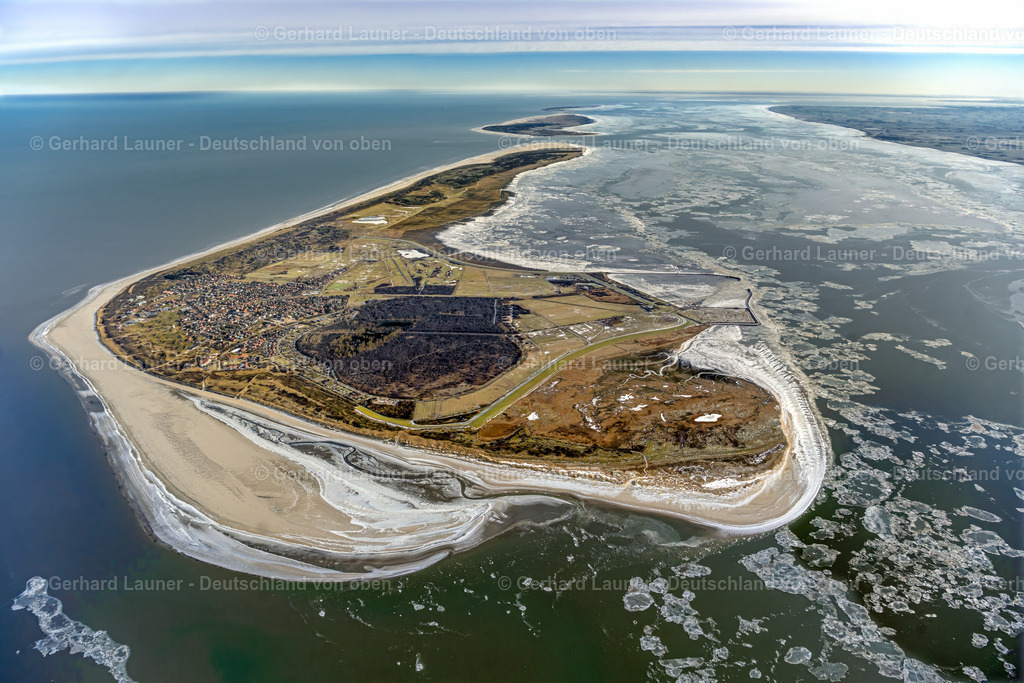 4044303 | LANGEOOG 14.02.2021 Eisschollenstücke einer Treibeis- Schicht auf der Wasseroberfläche vor der Nordsee- Insel Langeoog im Bundesland Niedersachsen, Deutschland. Weiterführende Informationen bei: Inselgemeinde Langeoog. // Ice floe pieces of a drift ice layer on the water surface vor of Nordsee- Insel in Langeoog in the state Lower Saxony, Germany. Further information at: Inselgemeinde Langeoog. Foto: Gerhard Launer
